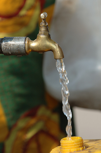 Life saving drinking water (Flickr, 589718393)