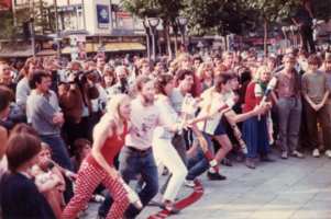 Winning the 3-legged juggling race finals (with Bente in Frankfurt 1984)